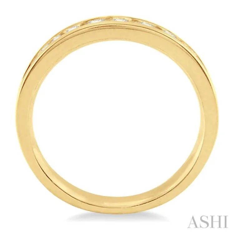 1/4 Ctw Round Cut Diamond Wedding Band in 14K Yellow Gold