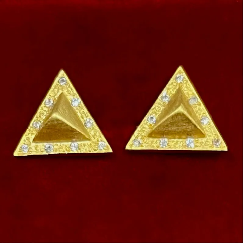 Chic Triangle Pyramid 18k Gold Stud Earrings