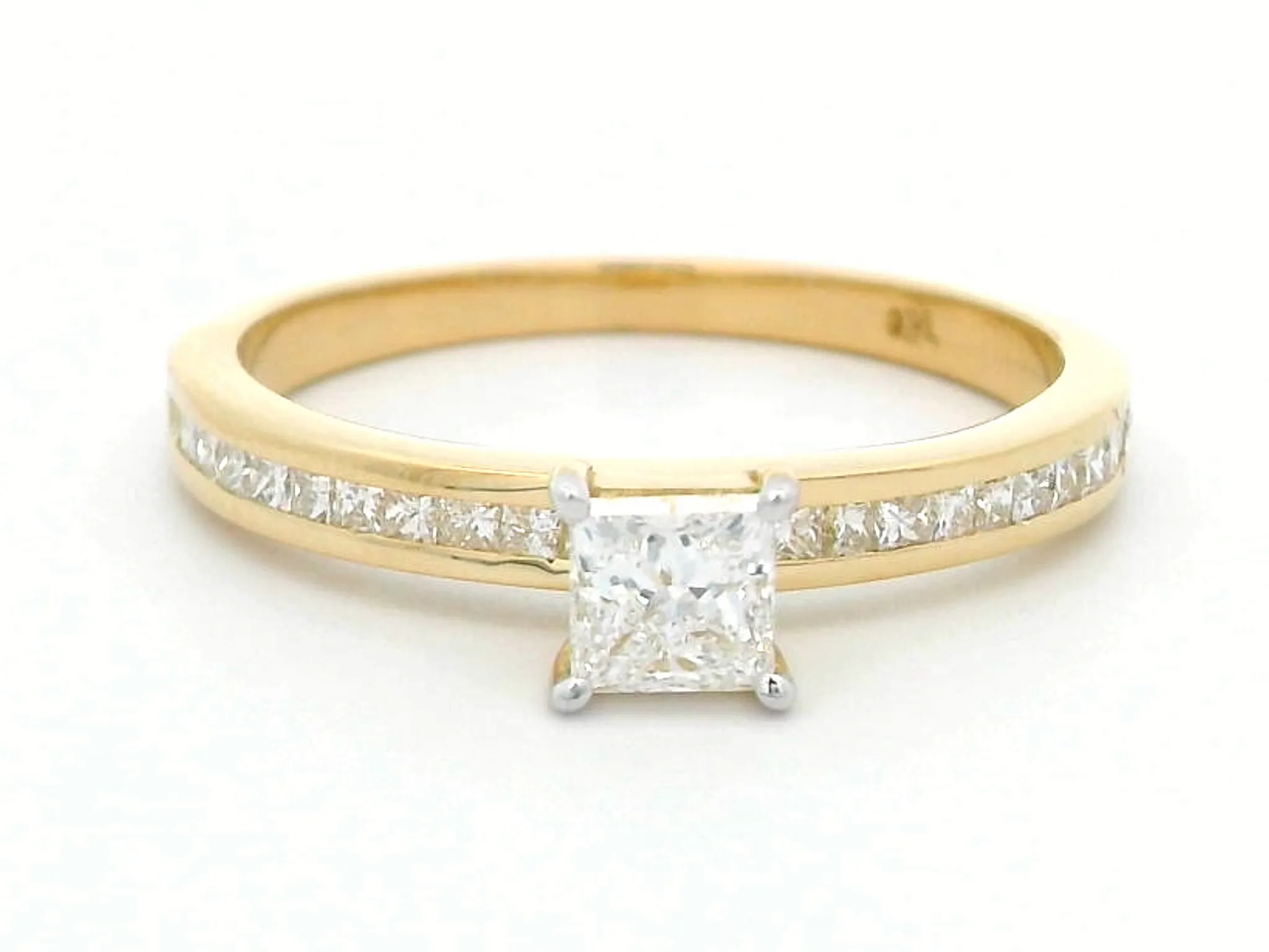 Elegant 0.35 Carat Princess Cut Diamond Ring.