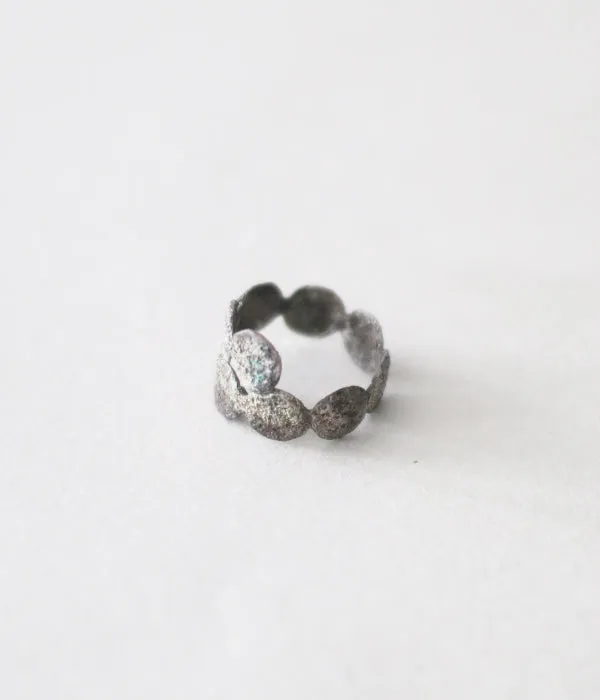 Jona 9 Dots Ring