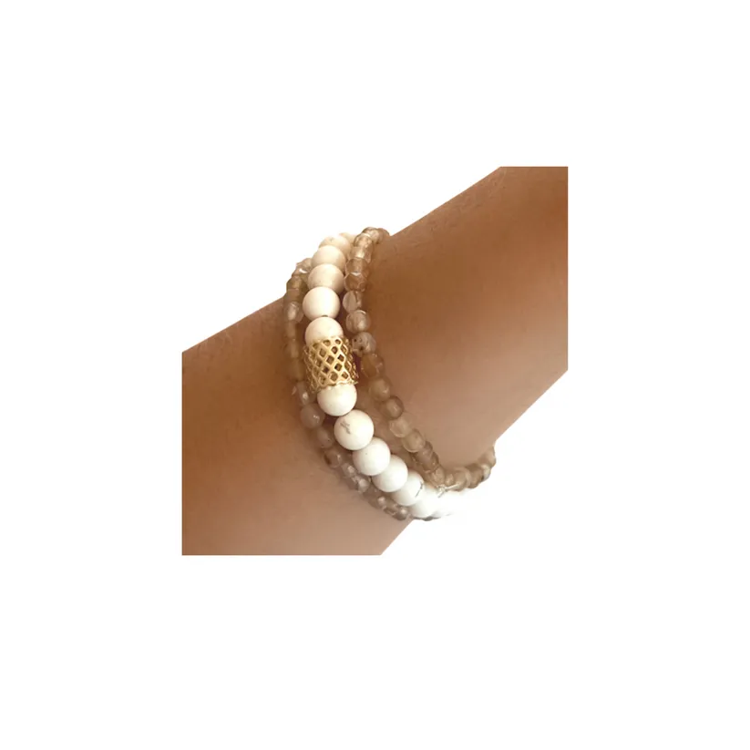 Lindi Kingi Beaded Bracelet Cinnamon and cream howilte with charm