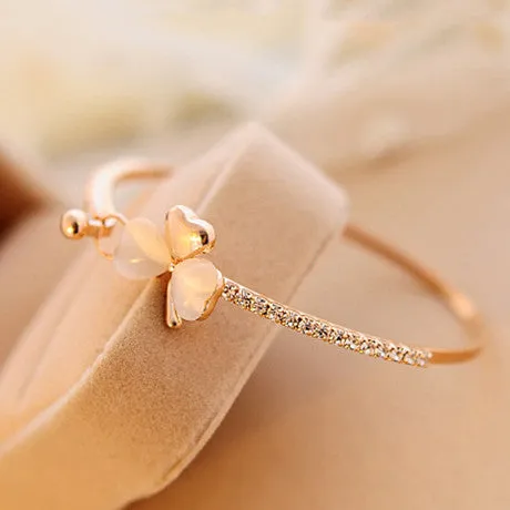 New Fashion Jewelry Sweet Clover Opal Charm Crystal Bows Love Heart Bracelet Bangle for Women